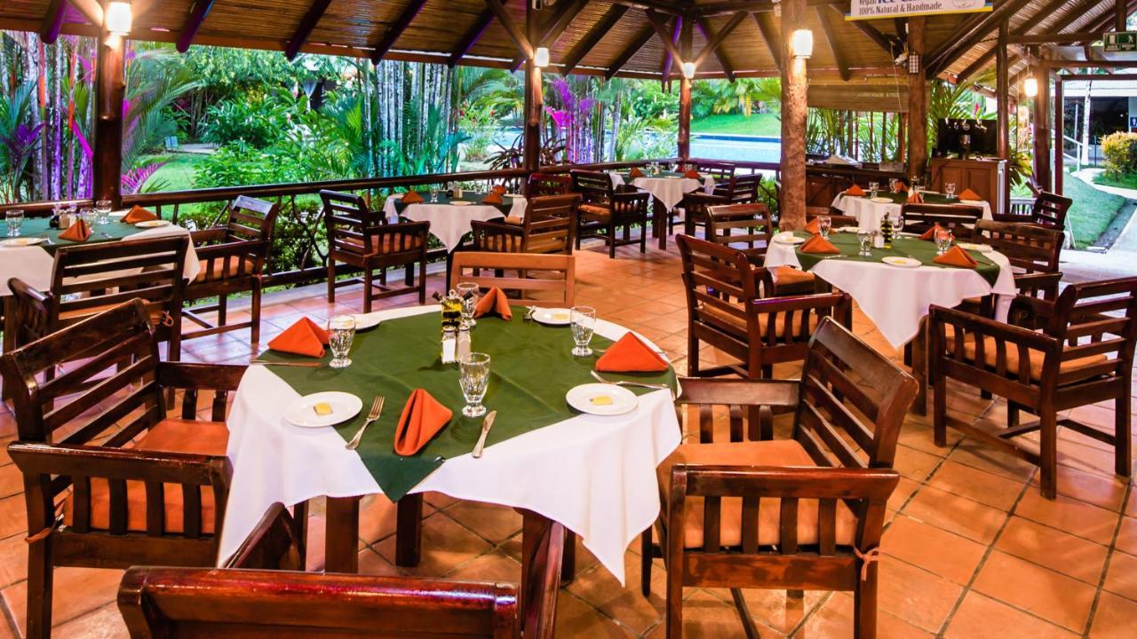 Hotel Villas Rio Mar Dominical Bagian luar foto
